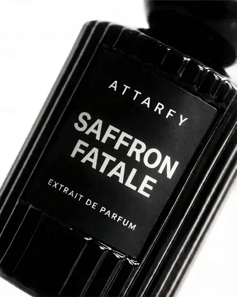 SAFFRON FATALE Glass & Cap Detail